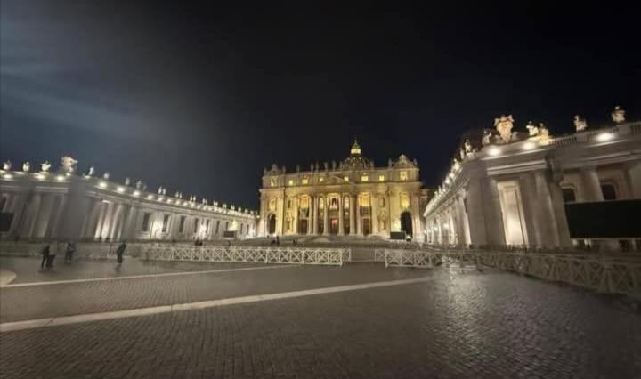 Vatican Heart Leone - Roman Terrace Bagian luar foto